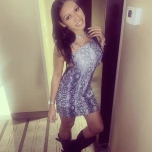 Slimmamiijen naked before webcam in live video chat