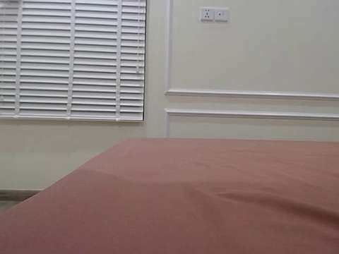 Small_Catt naked stripping on cam for live sex video chat