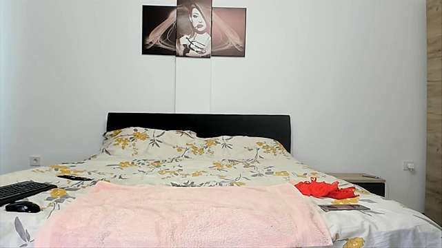 SoniaSensea naked stripping on cam for live sex video chat