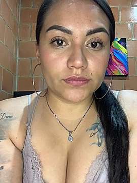 SusanaaSweet naked stripping on cam for live sex video chat