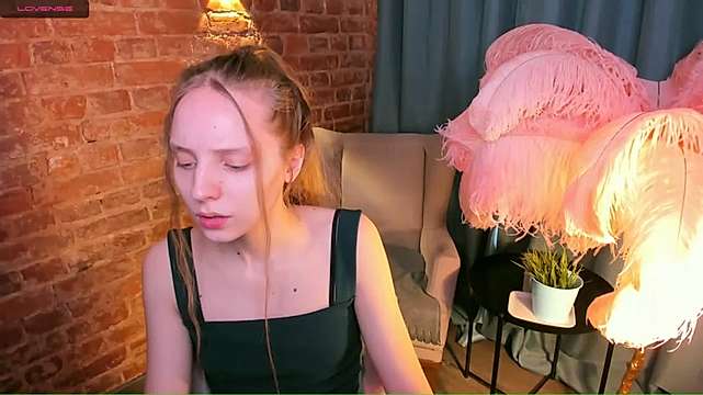 SusieLou naked stripping on cam for live sex video chat