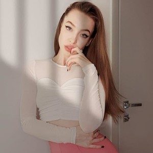 TheNorthQueen naked before webcam in live video chat