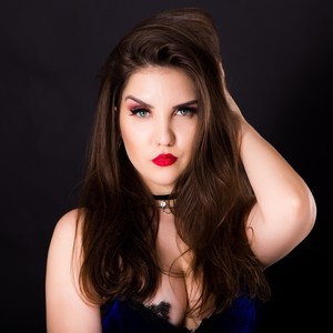 VanessaDelux naked before webcam in live video chat