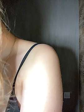 WinnerStephanie naked stripping on cam for live sex video chat