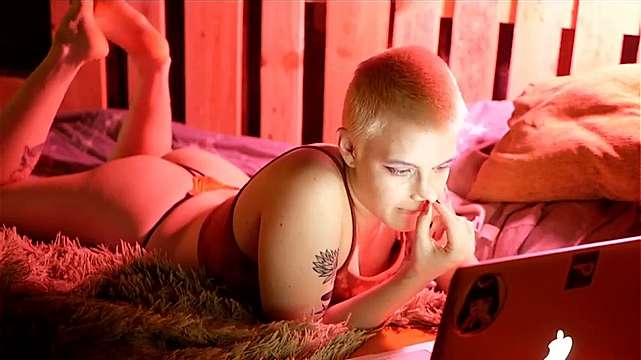 Your__Inspiration naked stripping on cam for live sex video chat