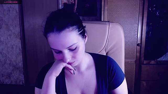 AmyyAmyy naked stripping on cam for live sex video chat