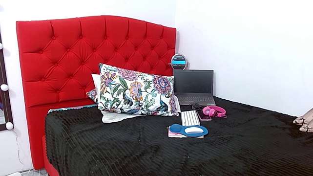 charlotle-collen naked stripping on cam for live sex video chat