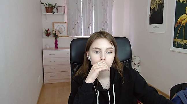 ChloePatterson naked stripping on cam for live sex video chat