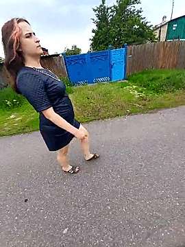 couplguyUSgirl naked stripping on cam for live sex video chat
