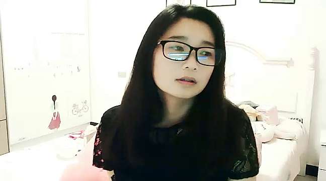 Emilyyyshan naked stripping on cam for live sex video chat