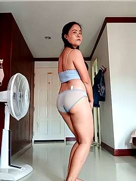Ginny-Yummy naked stripping on cam for live sex video chat