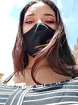 Juli_Paris naked stripping on cam for live sex video chat