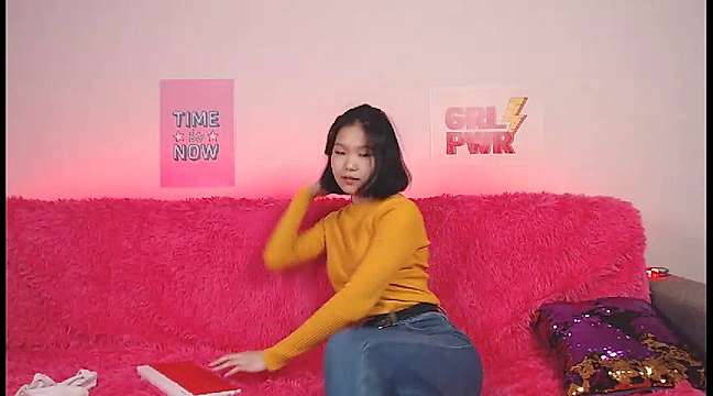LaguMora naked stripping on cam for live sex video chat