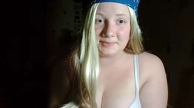 lilaclavenderlover naked stripping on cam for live sex video chat
