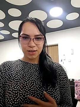 _queen_sofia naked stripping on cam for live sex video chat