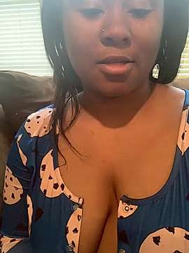 queenscastle00 naked stripping on cam for live sex video chat