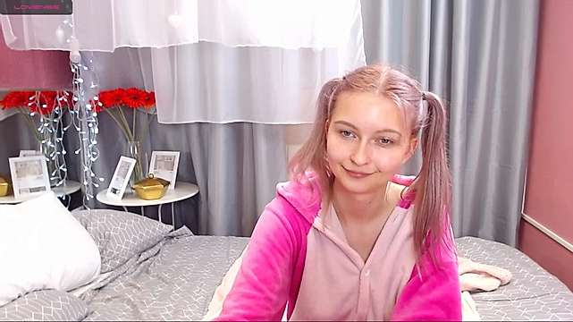 Rosie_Moor naked stripping on cam for live sex video chat