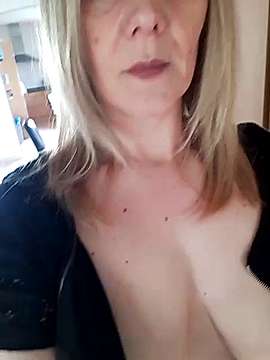 sexyliberT naked stripping on cam for live sex video chat