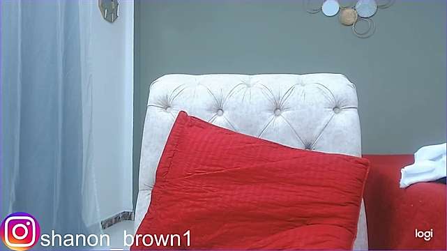 shanon_brownn naked stripping on cam for live sex video chat