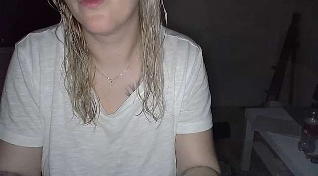 swe_peachy naked stripping on cam for live sex video chat