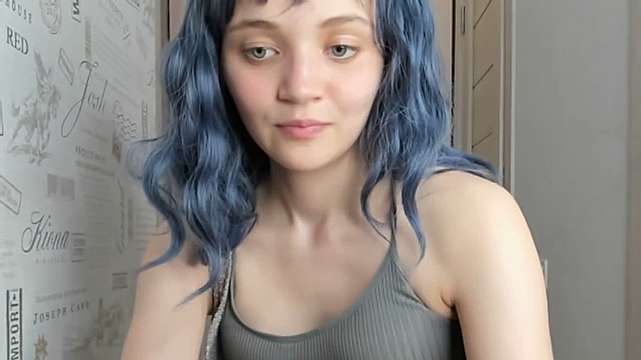 YourLolly2005 naked stripping on cam for live sex video chat