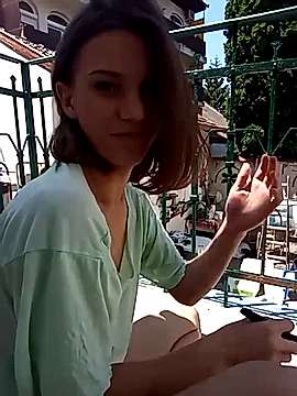 AnnieShinyXo naked stripping on cam for live sex video chat