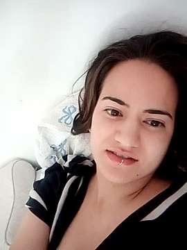 BabyBraunie naked stripping on cam for live sex video chat