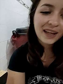 Danni_Q naked stripping on cam for live sex video chat
