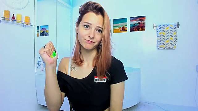 Foxy_Aleks naked stripping on cam for live sex video chat