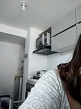 Holly_Baker2 naked stripping on cam for live sex video chat