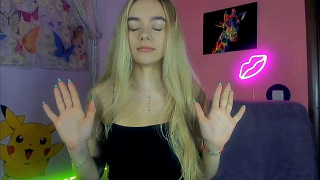 KittyImpressive naked stripping on cam for live sex video chat