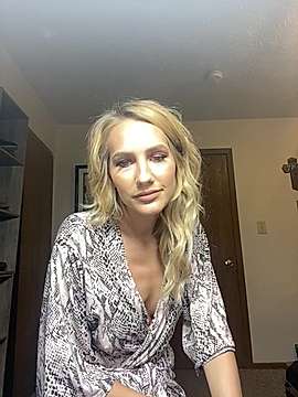misskitty0070 naked stripping on cam for live sex video chat