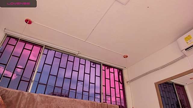 Naromi_Su_ naked stripping on cam for live sex video chat