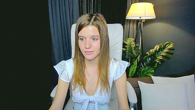 Nicole_Berlinse naked stripping on cam for live sex video chat