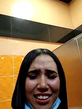 Twerking- naked stripping on cam for live sex video chat