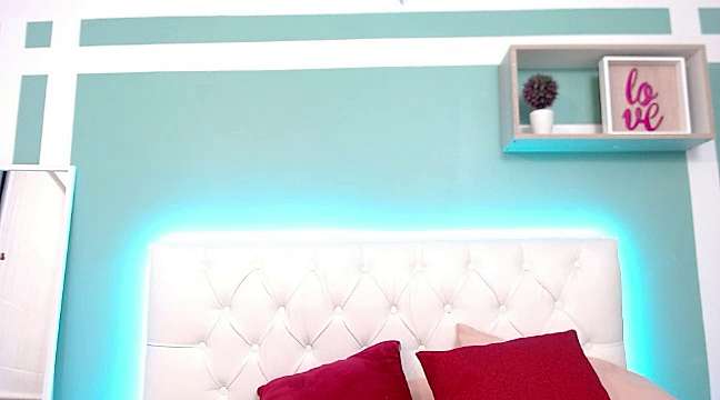 zoe_cruz1 naked stripping on cam for live sex video chat