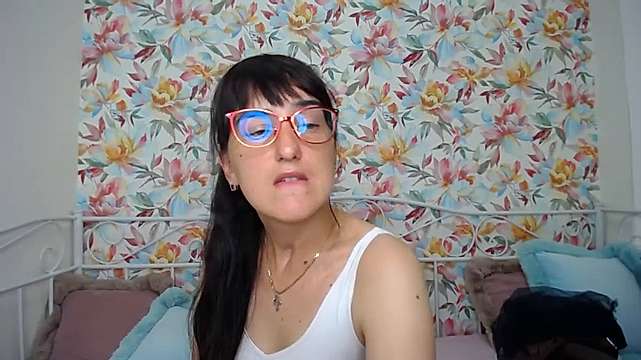 Alissa_XO naked stripping on cam for live sex video chat