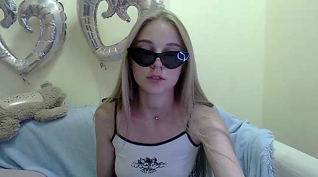 ariel_nues naked stripping on cam for live sex video chat