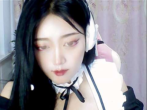 BeverlyRyan naked stripping on cam for live sex video chat