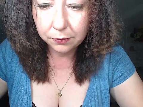 clamisha naked stripping on cam for live sex video chat