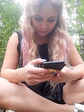 CurlyDe naked stripping on cam for live sex video chat