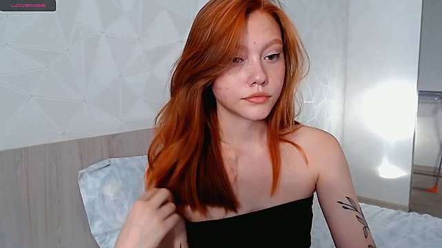 ely_mi naked stripping on cam for live sex video chat