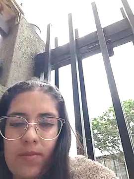 Heidi_ naked stripping on cam for live sex video chat