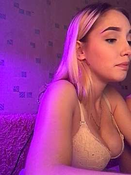 liss_kiss naked stripping on cam for live sex video chat