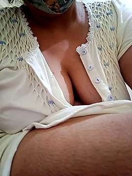 LoVeLe_sNeHa naked stripping on cam for live sex video chat