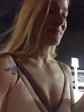 RaynaTulip naked stripping on cam for live sex video chat