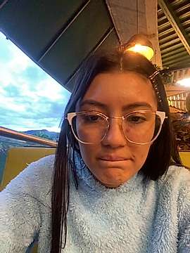 Sashua26 naked stripping on cam for live sex video chat