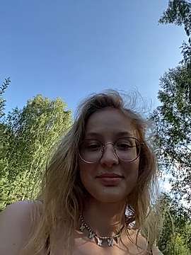 viajuicee naked stripping on cam for live sex video chat
