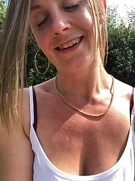 xKinkyChloex naked stripping on cam for live sex video chat