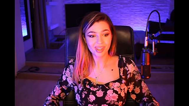 BelleTaylor naked stripping on cam for live sex video chat